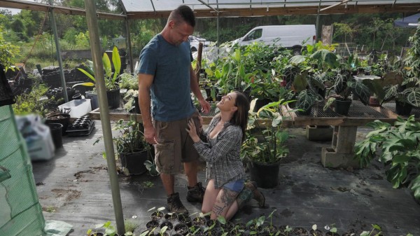 RK Prime / Realitykings - Katie Kingerie, Peter Fitzwell Getting Banged in the Greenhouse / 19.4.2022