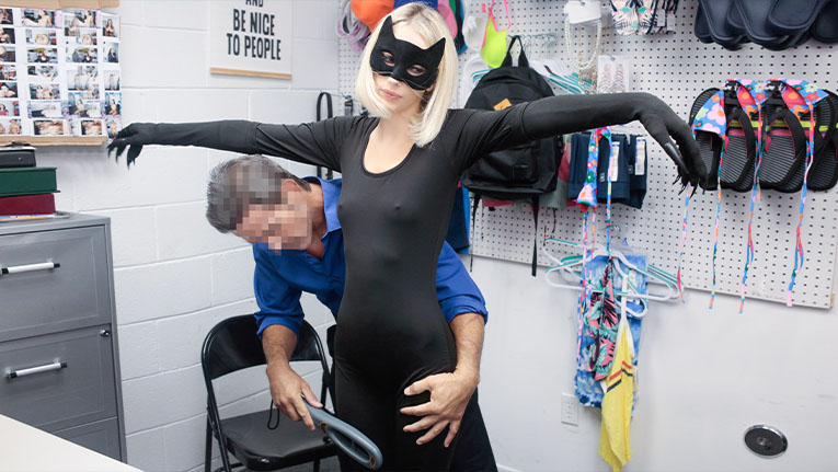 Shoplyfter / TeamSkeet  / Sky Pierce, Rusty Nails / Case No. 7906165 - The Cat Burglar / 20.10.2021